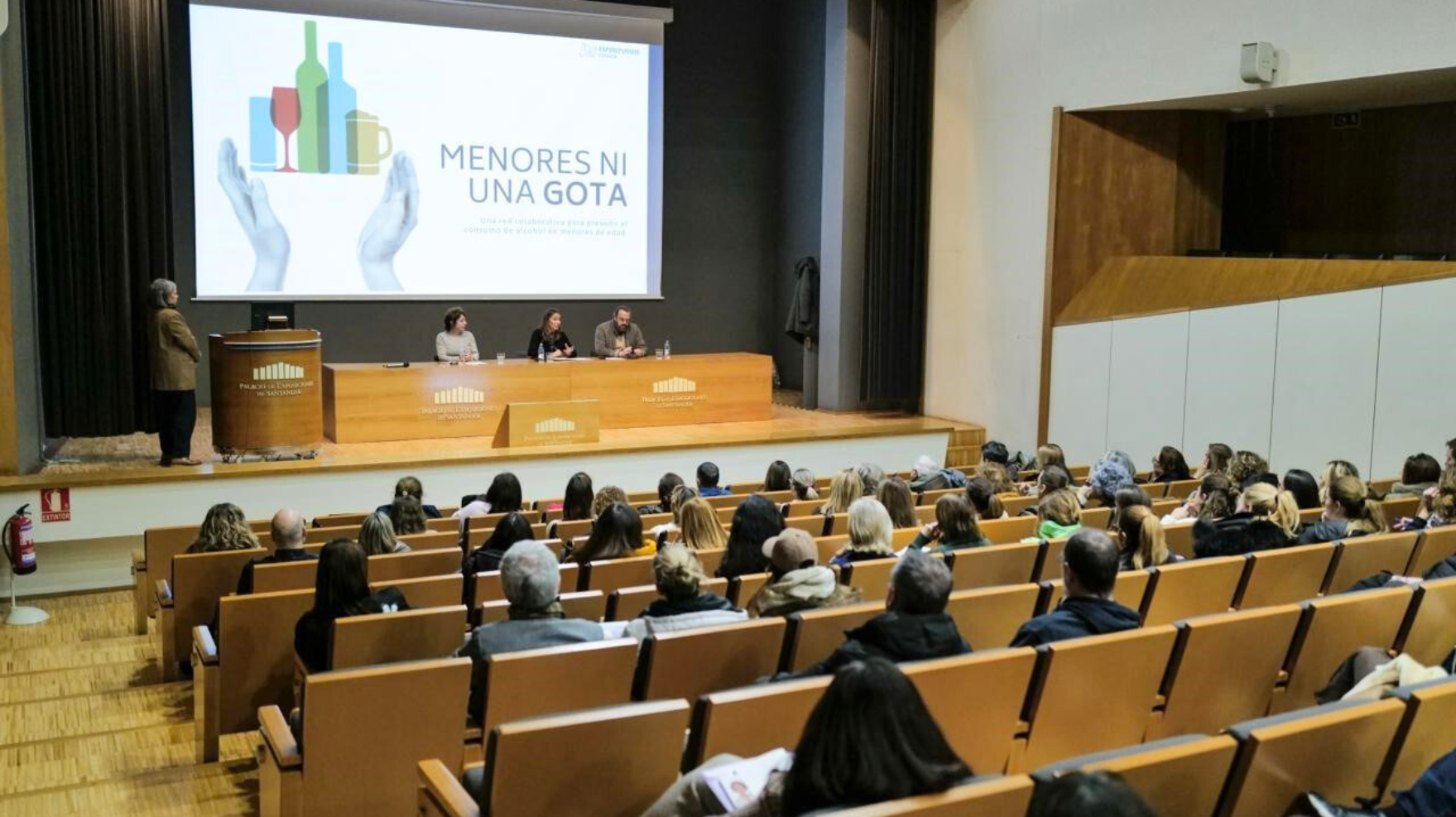 Más de 100 familias asistieron en el Palacio de Exposiciones a la charla de ‘Supernanny’ sobre alcohol en menores