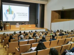 Más de 100 familias asistieron en el Palacio de Exposiciones a la charla de ‘Supernanny’ sobre alcohol en menores